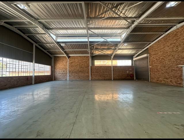 450M² WAREHOUSE TO LET IN HALFWAY HOUSE